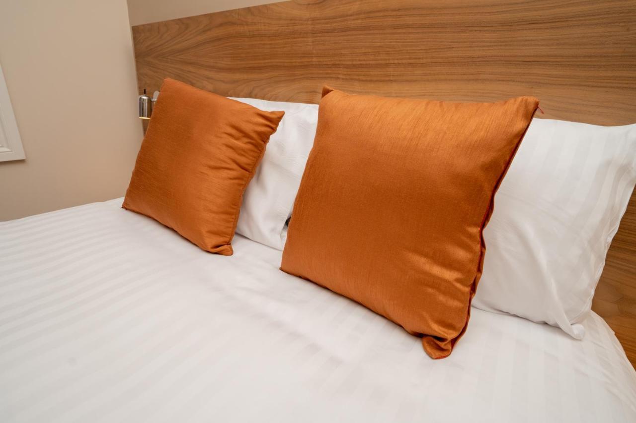 Eagle Hotel Luton Airport Экстерьер фото