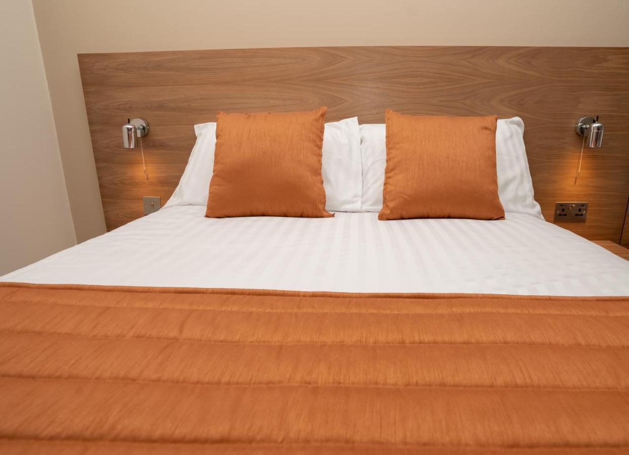 Eagle Hotel Luton Airport Экстерьер фото